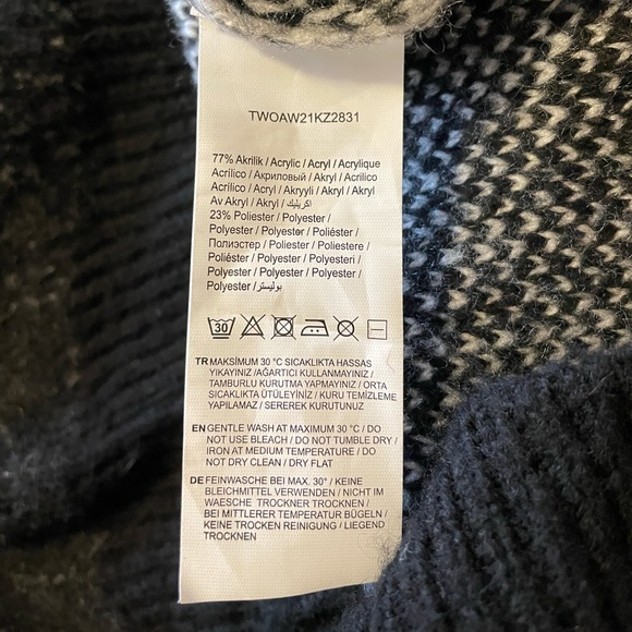 Yin Yang sweater! ☯️ - Picture 8 of 8